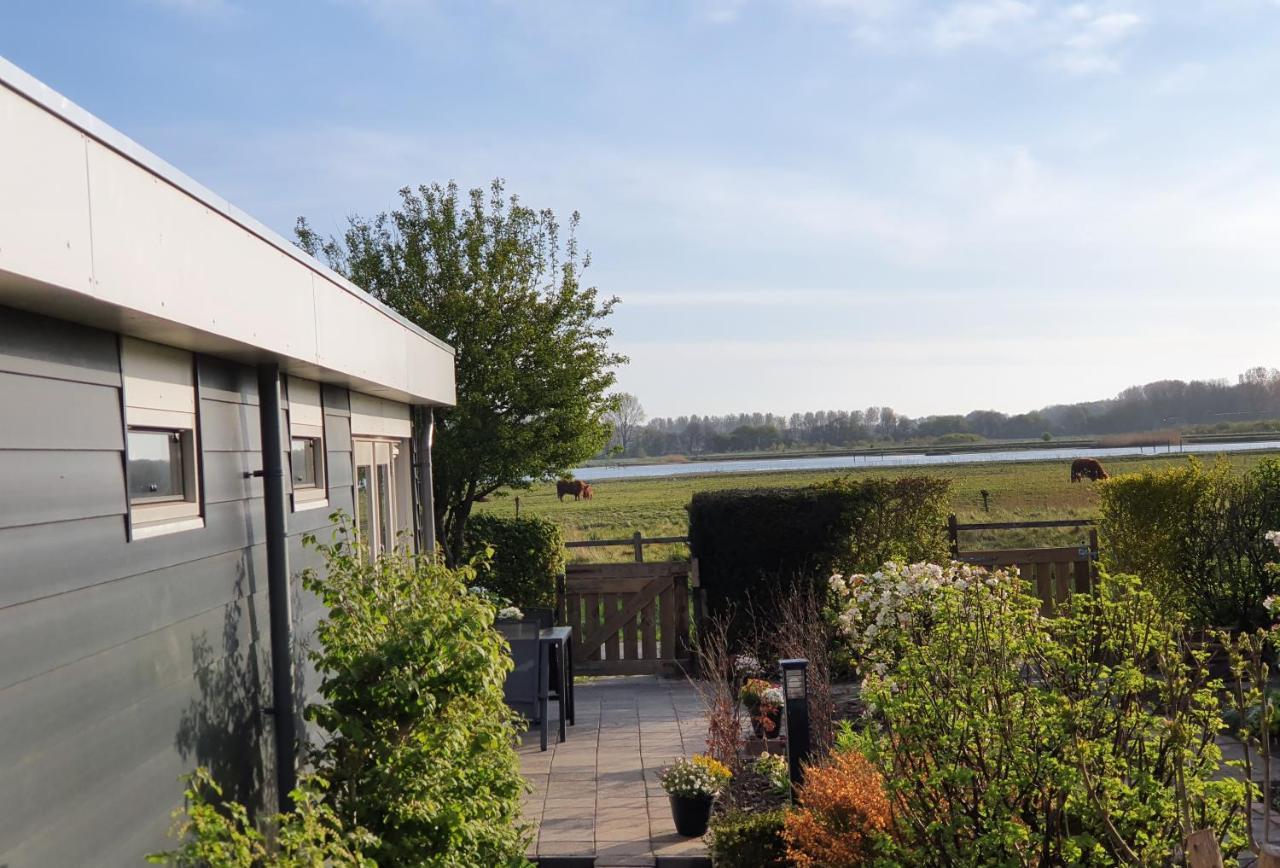 Cottage Geestmerambacht, Een Nieuw Vrijstaande Sfeervol En Landelijk Gelegen Vakantiewoning Koedijk Eksteriør bilde